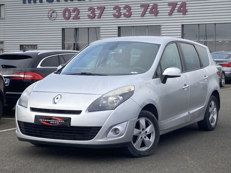 Photo 14 de l'offre de RENAULT GRAND SCENIC III 1.5 DCI 110CH FAP DYNAMIQUE 7 PLACES à 7890€ chez International Auto Auneau