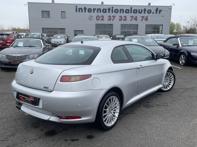Photo 2 de l'offre de ALFA ROMEO GT 1.9 JTD150 MULTIJET SELECTIVE à 6990€ chez International Auto Auneau