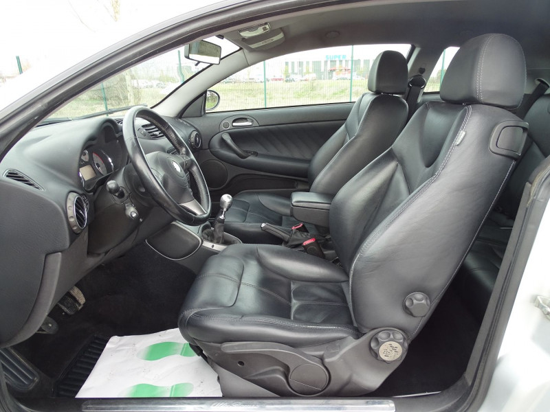 Photo 8 de l'offre de ALFA ROMEO GT 1.9 JTD150 MULTIJET SELECTIVE à 6990€ chez International Auto Auneau