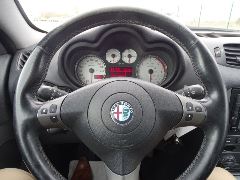 Photo 3 de l'offre de ALFA ROMEO GT 1.9 JTD150 MULTIJET SELECTIVE à 6990€ chez International Auto Auneau