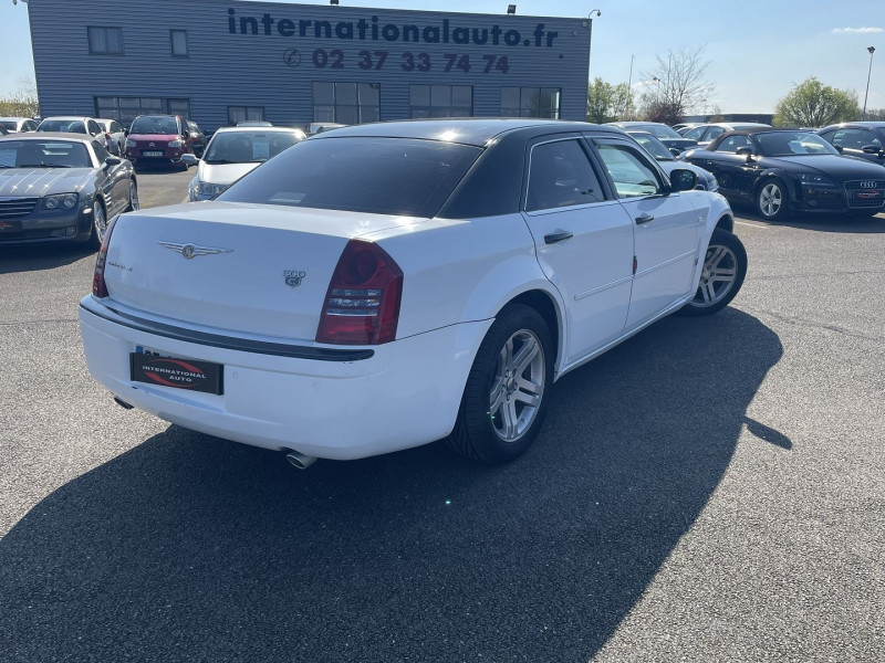 Photo 2 de l'offre de CHRYSLER 300 C 3.0 V6 CRD BA à 11890€ chez International Auto Auneau