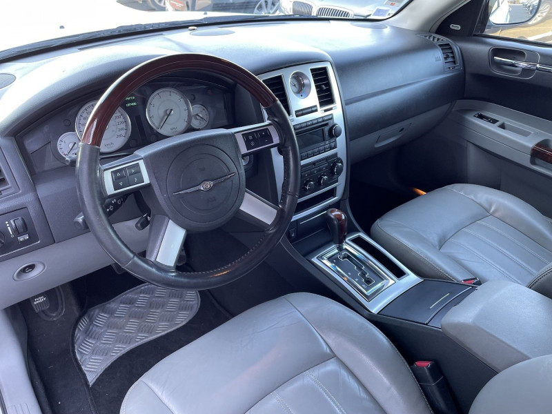 Photo 12 de l'offre de CHRYSLER 300 C 3.0 V6 CRD BA à 11890€ chez International Auto Auneau
