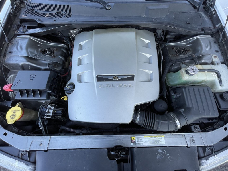 Photo 14 de l'offre de CHRYSLER 300 C 3.0 V6 CRD BA à 11890€ chez International Auto Auneau