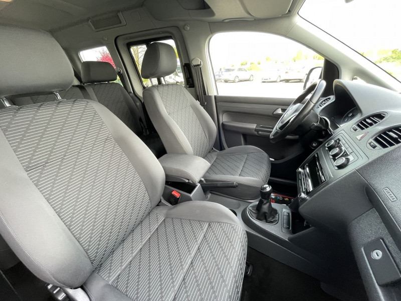 Photo 16 de l'offre de VOLKSWAGEN CADDY 1.6 TDI 102CH BLUEMOTION TECHNOLOGY CONFORTLINE à 13890€ chez International Auto Auneau