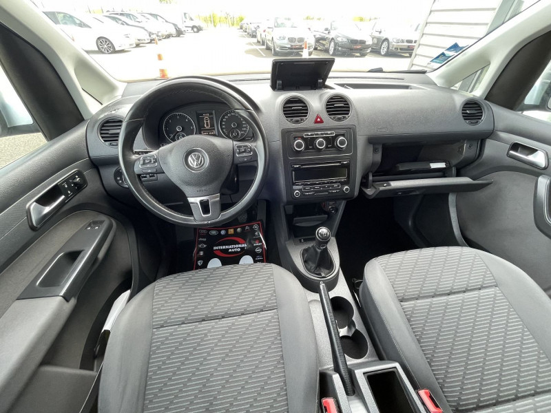 Photo 8 de l'offre de VOLKSWAGEN CADDY 1.6 TDI 102CH BLUEMOTION TECHNOLOGY CONFORTLINE à 13890€ chez International Auto Auneau