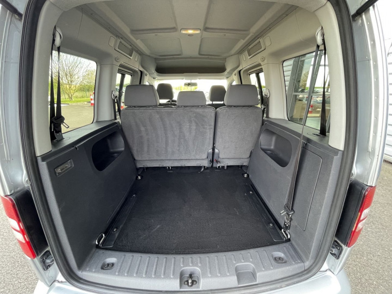 Photo 6 de l'offre de VOLKSWAGEN CADDY 1.6 TDI 102CH BLUEMOTION TECHNOLOGY CONFORTLINE à 13890€ chez International Auto Auneau