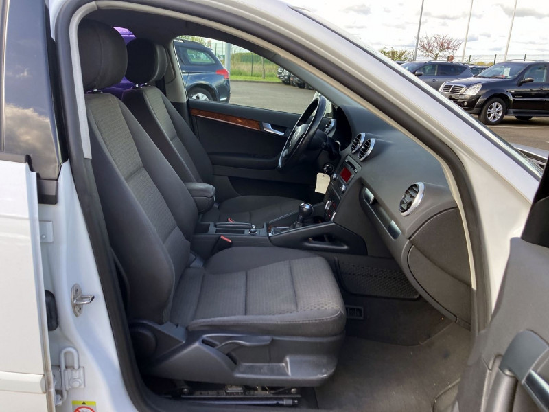 Photo 12 de l'offre de AUDI A3 SPORTBACK 1.2 TFSI 105CH START/STOP AMBIENTE S TRONIC 7 à 12690€ chez International Auto Auneau