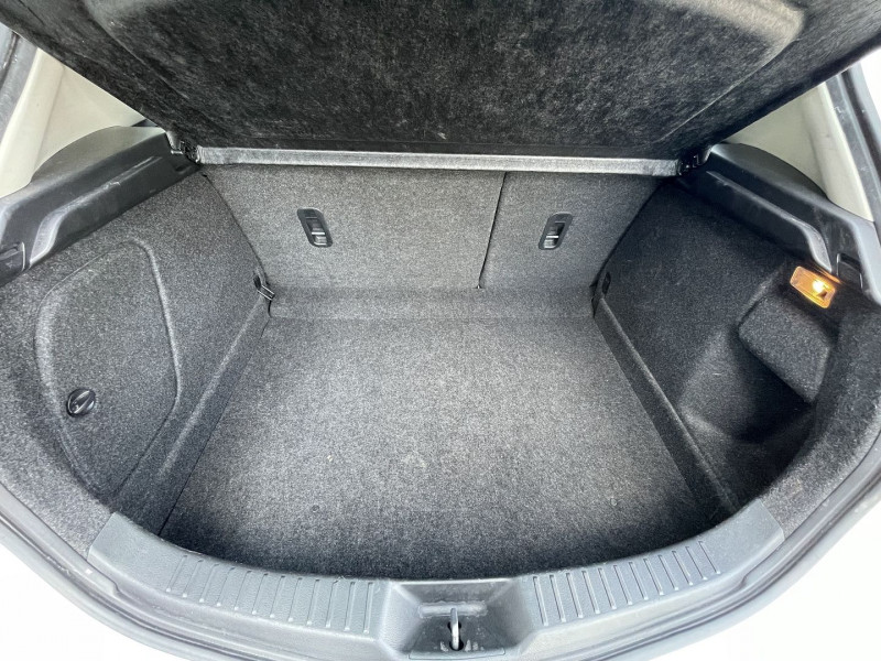 Photo 5 de l'offre de MAZDA MAZDA 3 1.6 MZ-CD KIZUNA 5P à 8690€ chez International Auto Auneau