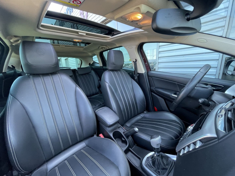 Photo 13 de l'offre de LANCIA DELTA 2.0 MULTIJET 165 16V DPF PLATINO à 7990€ chez International Auto Auneau