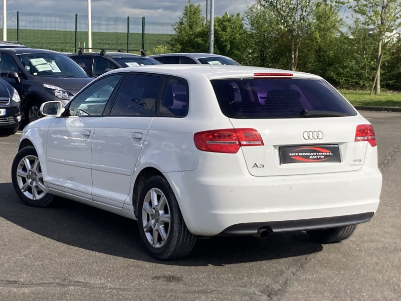 Photo 2 de l'offre de AUDI A3 SPORTBACK 1.2 TFSI 105CH START/STOP AMBIENTE S TRONIC 7 à 12690€ chez International Auto Auneau