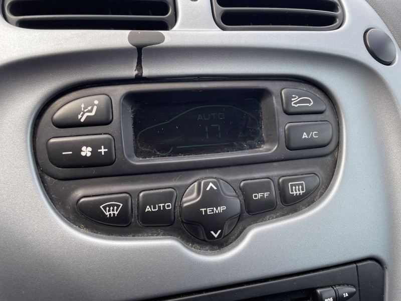 Photo 8 de l'offre de CITROEN PICASSO 1.6 HDI92 à 6490€ chez International Auto Auneau