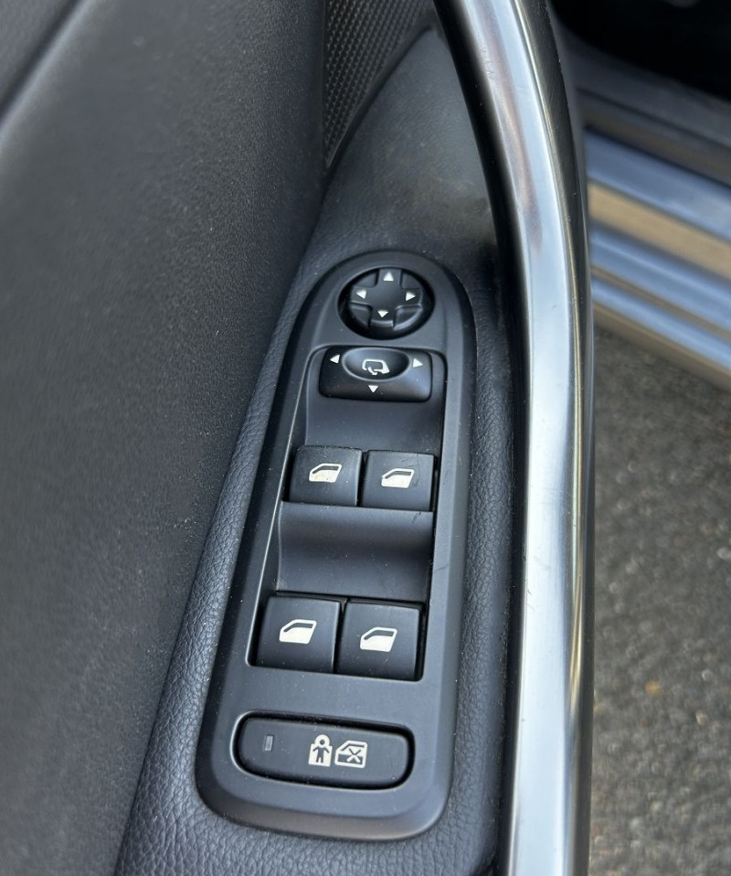 Photo 18 de l'offre de PEUGEOT 308 1.6 VTI 16V PREMIUM PACK 5P à 6790€ chez International Auto Auneau