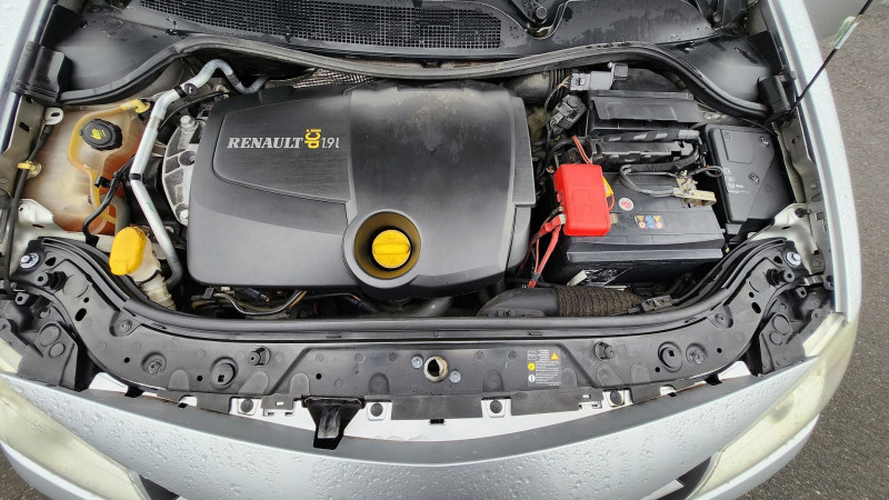 Photo 14 de l'offre de RENAULT MEGANE II CC 1.9 DCI 130CH DYNAMIQUE à 5990€ chez International Auto Auneau