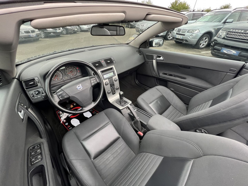 Photo 10 de l'offre de VOLVO C70 CC 2.4 140CH MOMENTUM à 11990€ chez International Auto Auneau