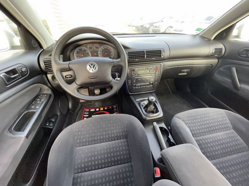 Photo 7 de l'offre de VOLKSWAGEN PASSAT 1.9 TDI 130CH CONFORT à 4890€ chez International Auto Auneau