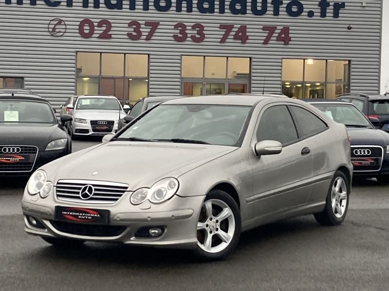 Photo 7 de l'offre de MERCEDES-BENZ CLASSE C COUPE SPORT 230 7GTRO à 9490€ chez International Auto Auneau