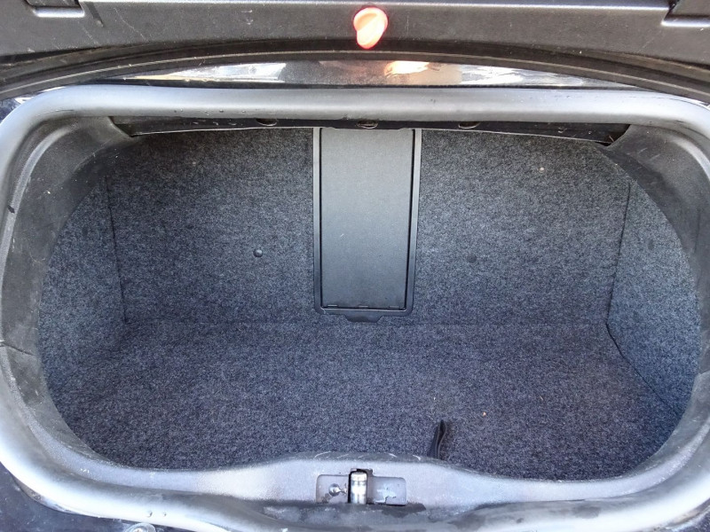 Photo 12 de l'offre de VOLKSWAGEN BEETLE CAB 1.6 102CH à 8390€ chez International Auto Auneau