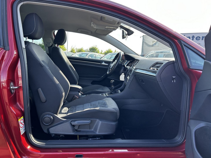Photo 4 de l'offre de VOLKSWAGEN GOLF VII 1.2 TSI 105CH BLUEMOTION TECHNOLOGY CARAT 3P à 9890€ chez International Auto Auneau
