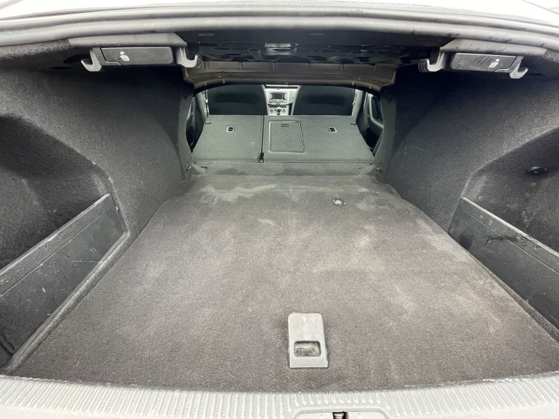 Photo 4 de l'offre de VOLKSWAGEN PASSAT 1.6 TDI 105CH BLUEMOTION TECHNOLOGY FAP CONFORTLINE à 10790€ chez International Auto Auneau