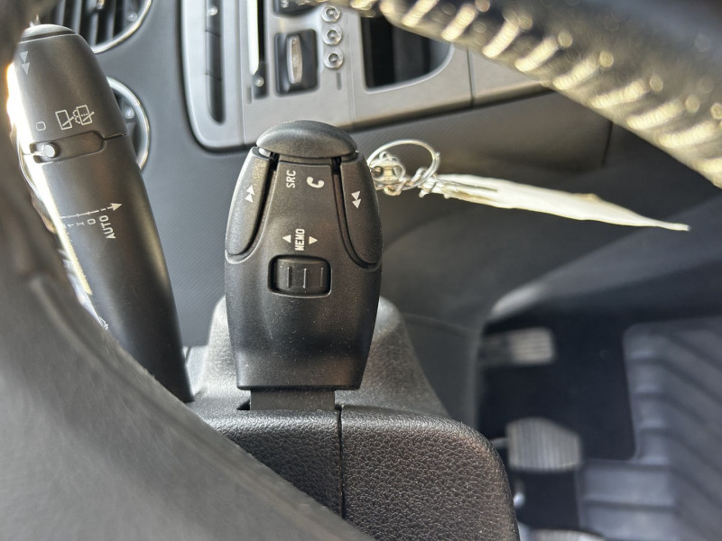 Photo 15 de l'offre de PEUGEOT 308 1.6 VTI 16V PREMIUM PACK 5P à 6790€ chez International Auto Auneau