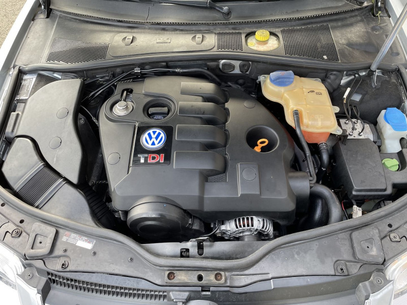 Photo 10 de l'offre de VOLKSWAGEN PASSAT 1.9 TDI 130CH CONFORT à 4890€ chez International Auto Auneau