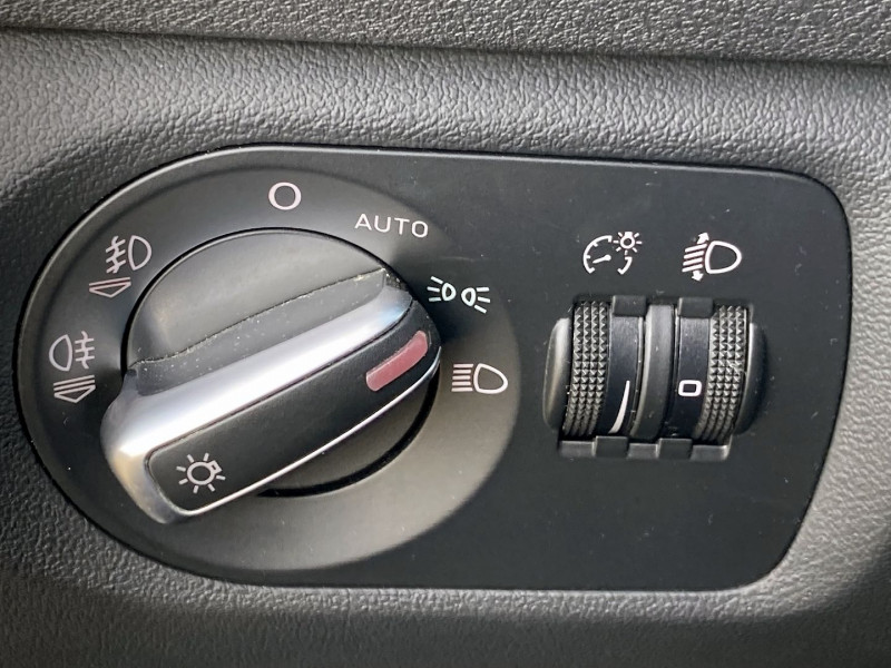 Photo 6 de l'offre de AUDI A3 SPORTBACK 1.2 TFSI 105CH START/STOP AMBIENTE S TRONIC 7 à 12690€ chez International Auto Auneau