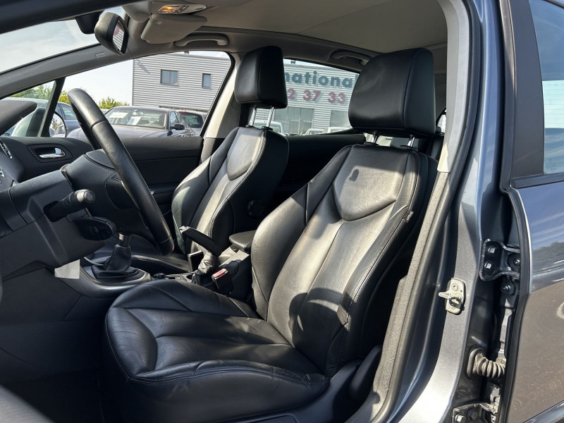 Photo 11 de l'offre de PEUGEOT 308 1.6 VTI 16V PREMIUM PACK 5P à 6790€ chez International Auto Auneau