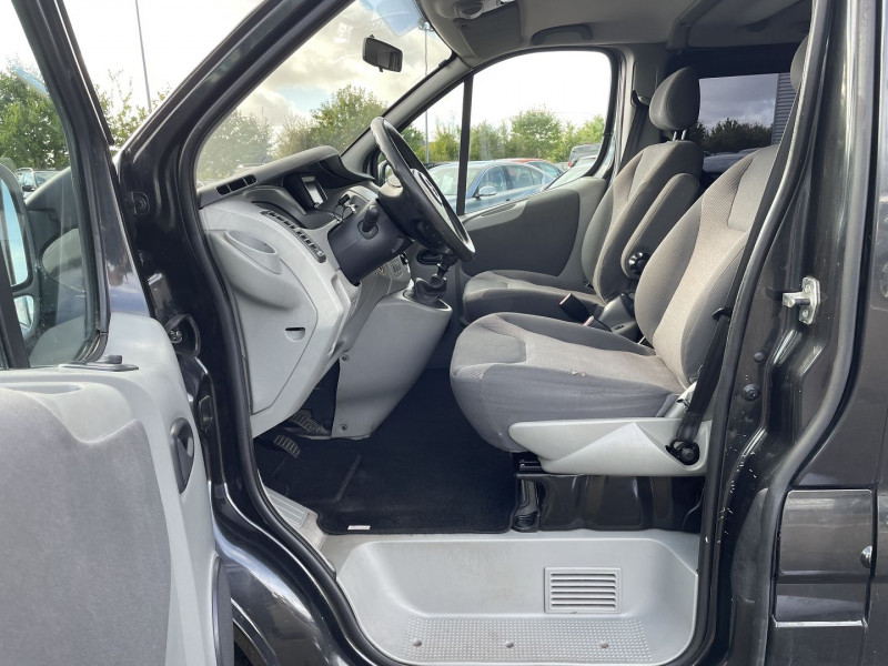 Photo 4 de l'offre de OPEL VIVARO TOUR 2.5 CDTI145 COSMO C1 à 14990€ chez International Auto Auneau