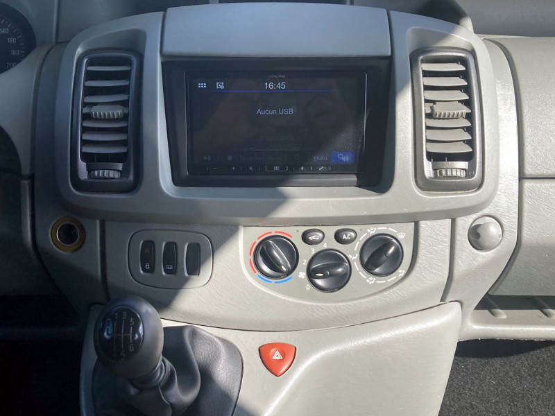 Photo 11 de l'offre de OPEL VIVARO TOUR 2.5 CDTI145 COSMO C1 à 14990€ chez International Auto Auneau
