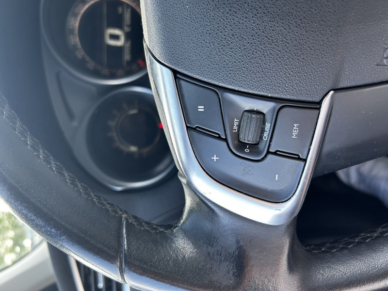 Photo 15 de l'offre de CITROEN C4 1.6 VTI 120CH CONFORT à 8790€ chez International Auto Auneau
