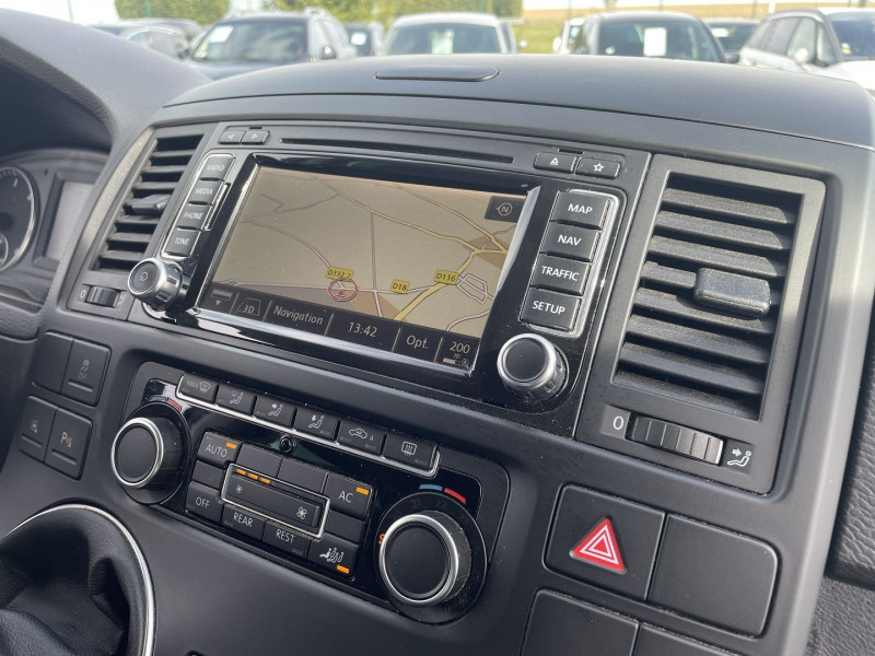 Photo 7 de l'offre de VOLKSWAGEN MULTIVAN 2.0 TDI 180CH BLUEMOTION TECHNOLOGY CONFORTLINE à 27390€ chez International Auto Auneau
