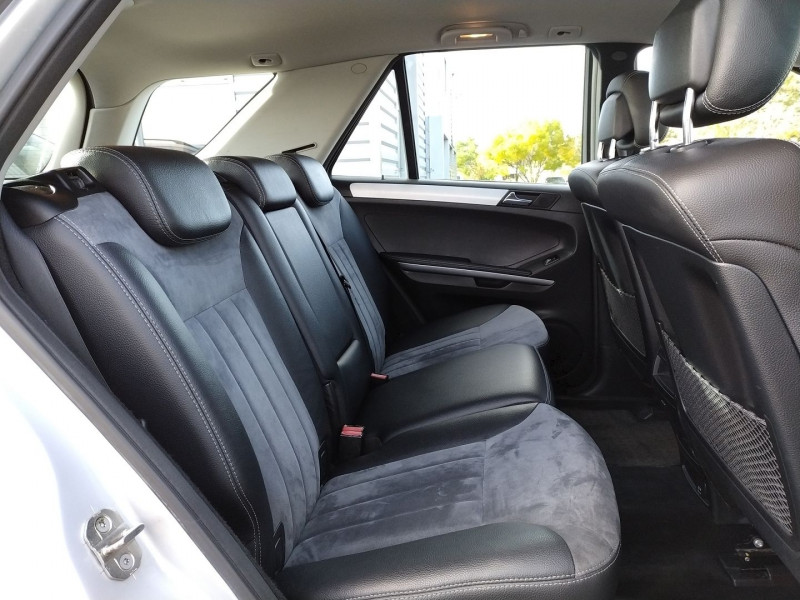 Photo 15 de l'offre de MERCEDES-BENZ CLASSE ML 280 CDI PACK SPORT à 13190€ chez International Auto Auneau
