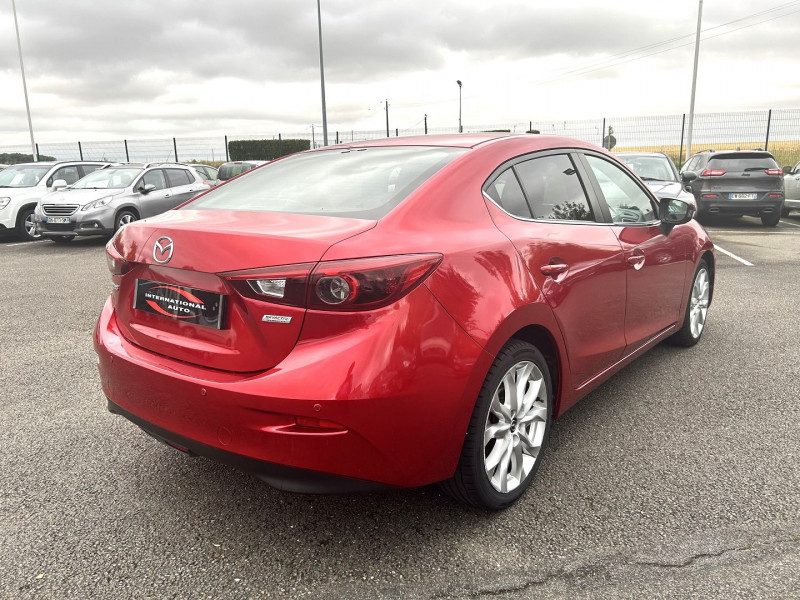 Photo 2 de l'offre de MAZDA MAZDA 3 2.2 SKYACTIV-D 150 DYNAMIQUE 4P à 12790€ chez International Auto Auneau