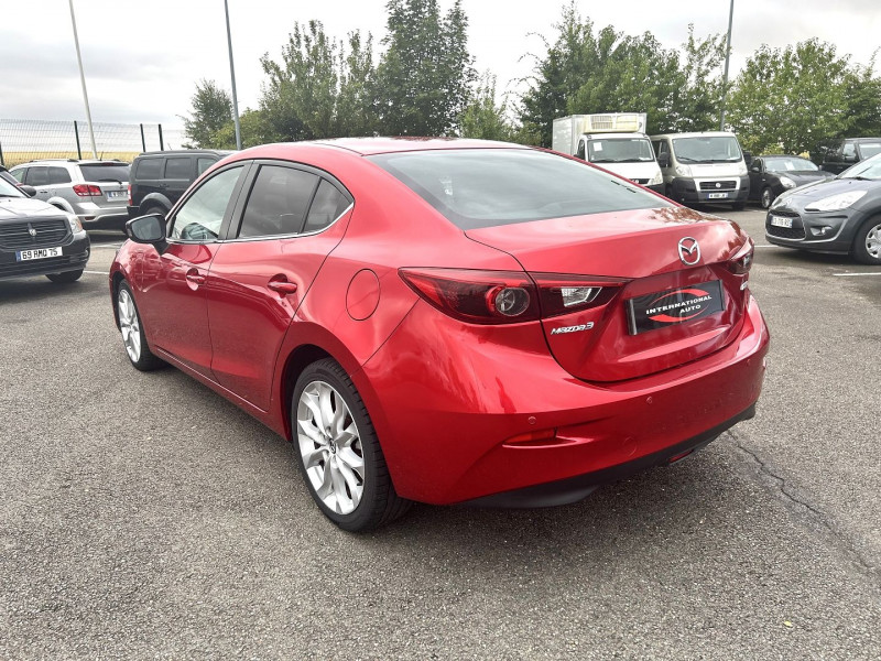 Photo 11 de l'offre de MAZDA MAZDA 3 2.2 SKYACTIV-D 150 DYNAMIQUE 4P à 12790€ chez International Auto Auneau