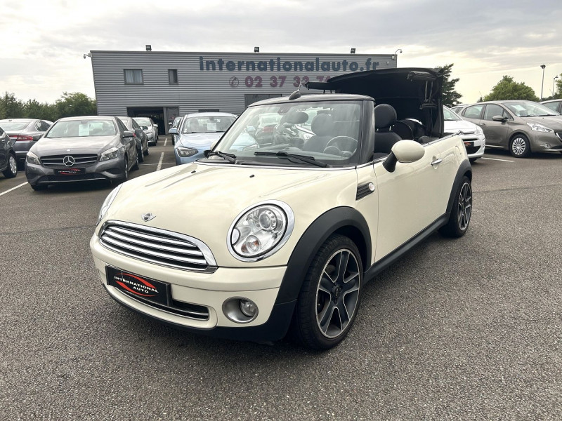 Photo 2 de l'offre de MINI CABRIO COOPER 120CH PACK CHILI à 10590€ chez International Auto Auneau