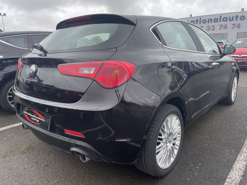 Photo 2 de l'offre de ALFA ROMEO GIULIETTA 2.0 JTDM 175CH EXCLUSIVE STOP&START TCT à 12590€ chez International Auto Auneau