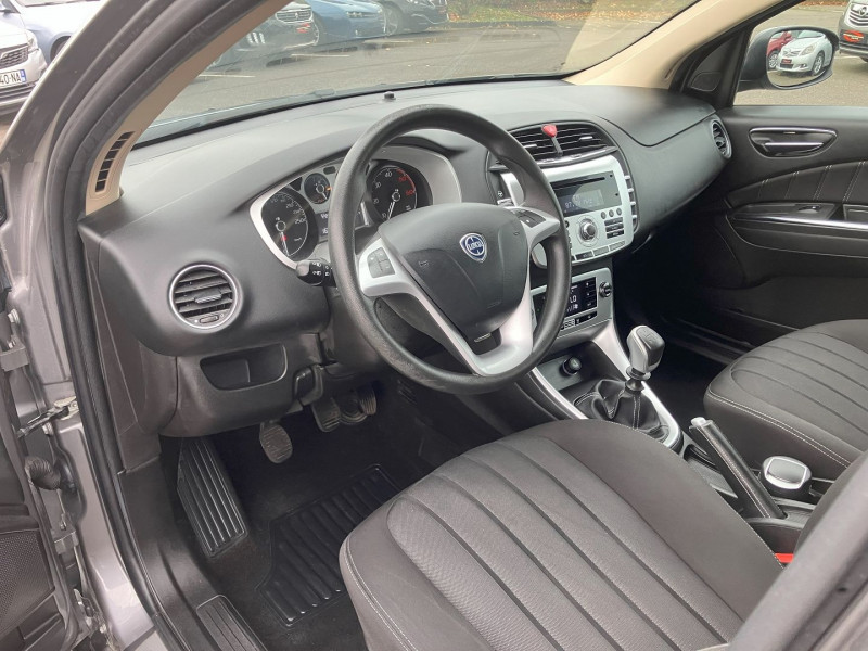 Photo 4 de l'offre de LANCIA DELTA 1.6 MULTIJET 120 16V DPF PLATINO à 8890€ chez International Auto Auneau