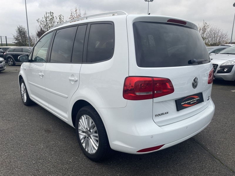 Photo 2 de l'offre de VOLKSWAGEN TOURAN 1.6 TDI 105CH BLUEMOTION TECHNOLOGY FAP CUP à 12990€ chez International Auto Auneau