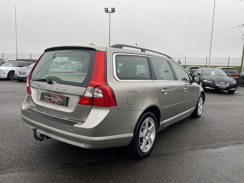 Photo 2 de l'offre de VOLVO V70 D3 163CH START&STOP KINETIC à 13890€ chez International Auto Auneau