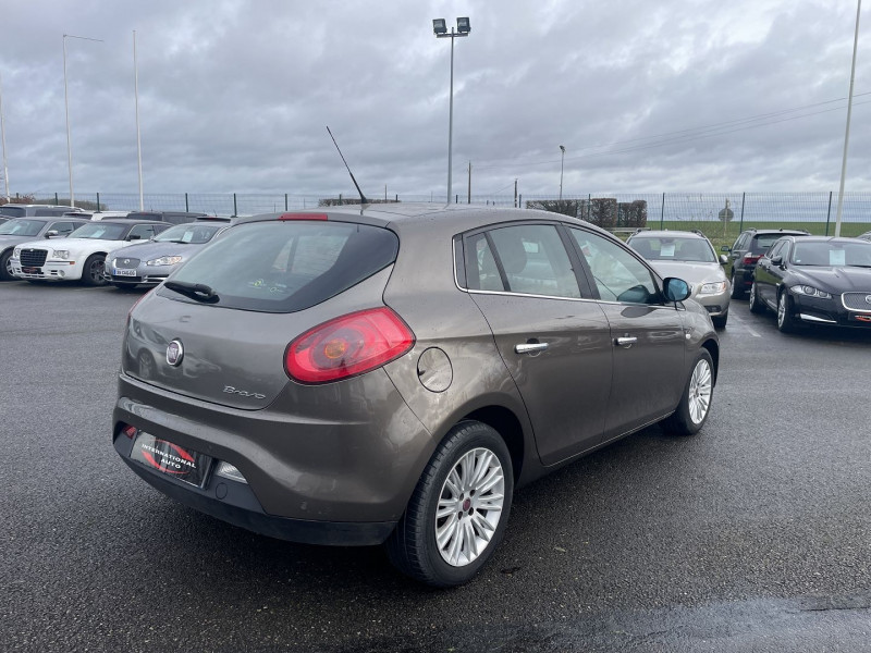 Photo 2 de l'offre de FIAT BRAVO 1.6 MULTIJET 16V 105CH DPF EMOTION à 6890€ chez International Auto Auneau