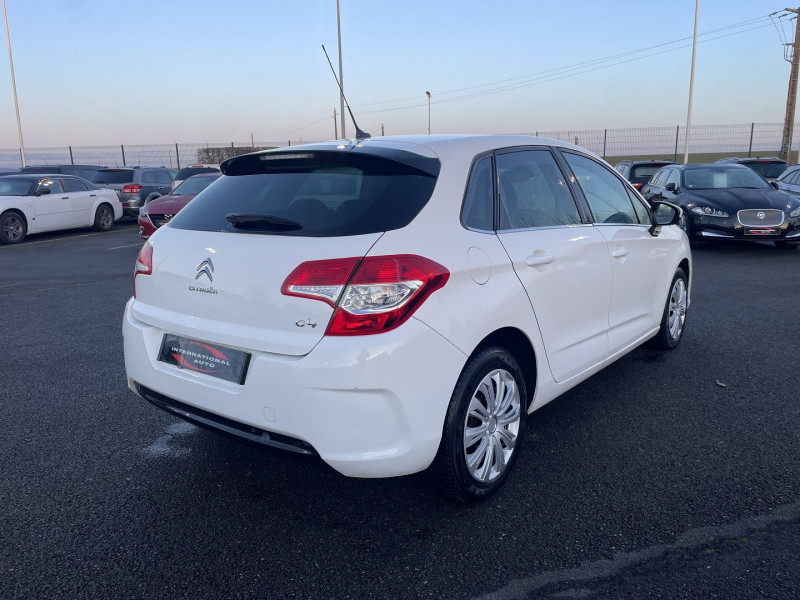 Photo 2 de l'offre de CITROEN C4 1.6 VTI 120CH CONFORT BVA à 8490€ chez International Auto Auneau