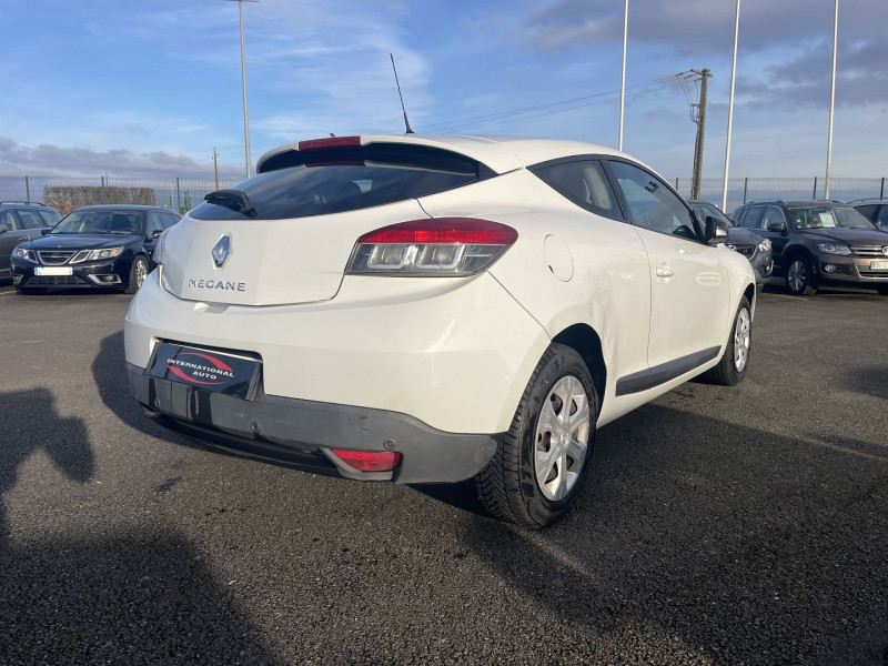 Photo 2 de l'offre de RENAULT MEGANE III COUPE 1.6 16V 110CH à 7490€ chez International Auto Auneau