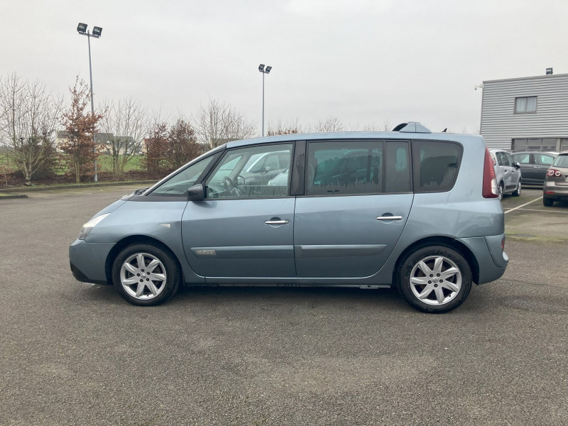 Photo 12 de l'offre de RENAULT ESPACE IV 2.0 DCI 130CH ZEN à 10790€ chez International Auto Auneau