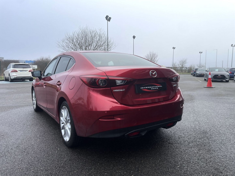 Photo 2 de l'offre de MAZDA MAZDA 3 2.2 SKYACTIV-D 150 SELECTION 4P à 13590€ chez International Auto Auneau