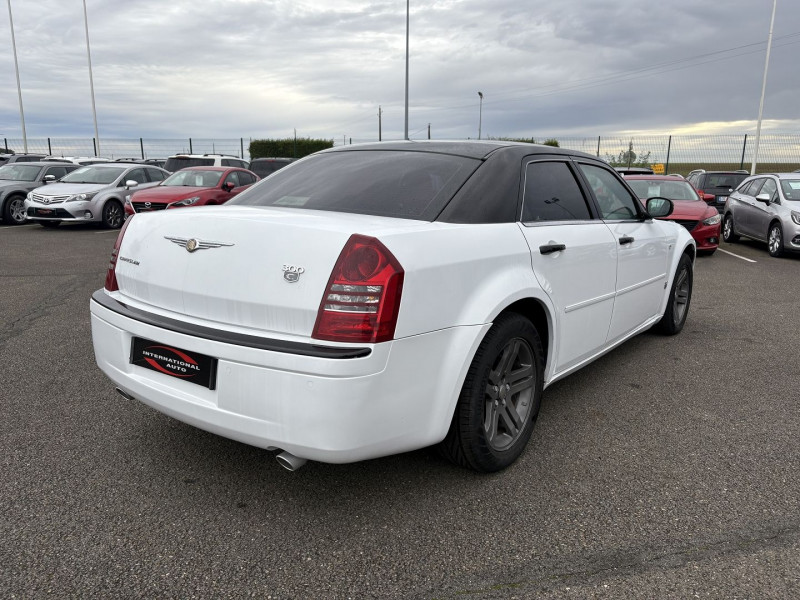 Photo 2 de l'offre de CHRYSLER 300 C 3.0 V6 CRD BA à 9590€ chez International Auto Auneau