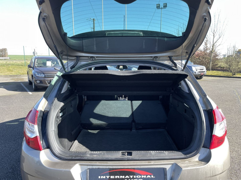 Photo 11 de l'offre de CITROEN C4 1.6 VTI 120CH CONFORT BVA à 7990€ chez International Auto Auneau