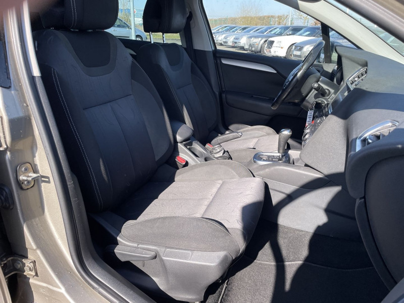 Photo 6 de l'offre de CITROEN C4 1.6 VTI 120CH CONFORT BVA à 7990€ chez International Auto Auneau