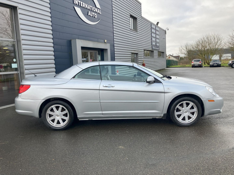 Photo 17 de l'offre de CHRYSLER SEBRING CABRIOLET 2.7 V6 LIMITED BA TOIT RIGIDE à 9890€ chez International Auto Auneau