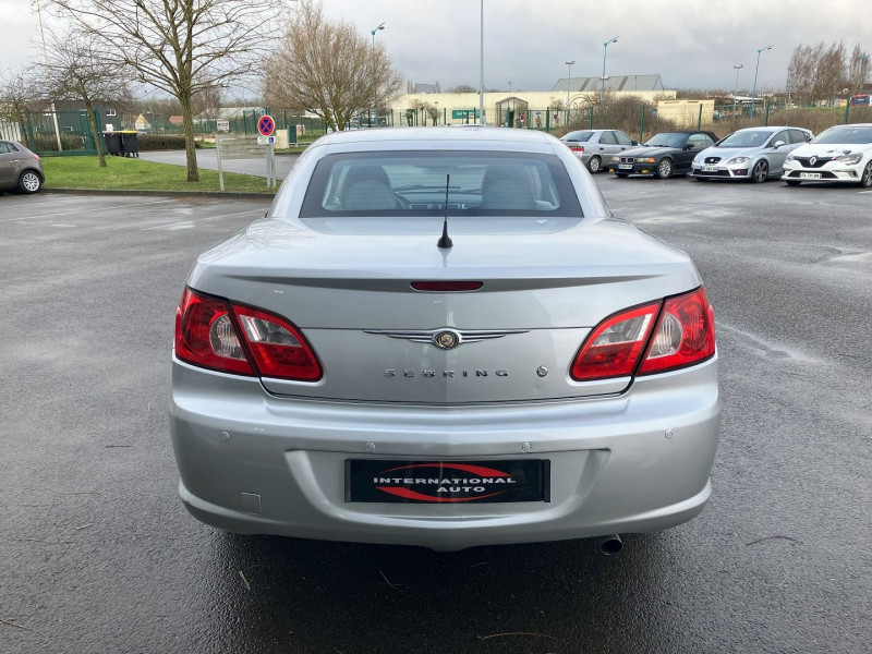 Photo 16 de l'offre de CHRYSLER SEBRING CABRIOLET 2.7 V6 LIMITED BA TOIT RIGIDE à 9890€ chez International Auto Auneau