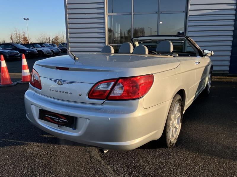 Photo 2 de l'offre de CHRYSLER SEBRING CABRIOLET 2.7 V6 LIMITED BA TOIT RIGIDE à 9890€ chez International Auto Auneau